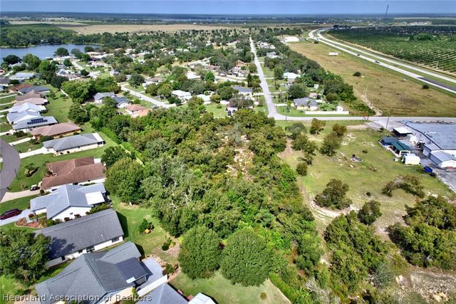 4 Lake Henry Drive, Lake Placid, FL 33852