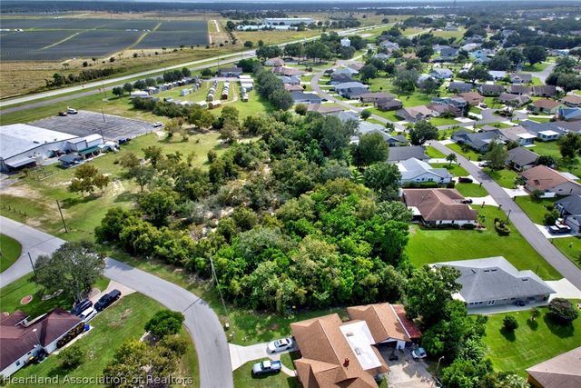 4 Lake Henry Drive, Lake Placid, FL 33852