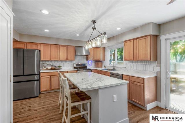 10605 Madison Street, Omaha, NE 68127