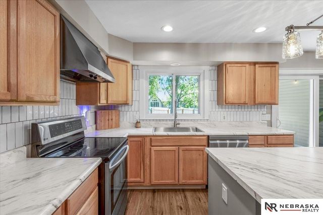 10605 Madison Street, Omaha, NE 68127