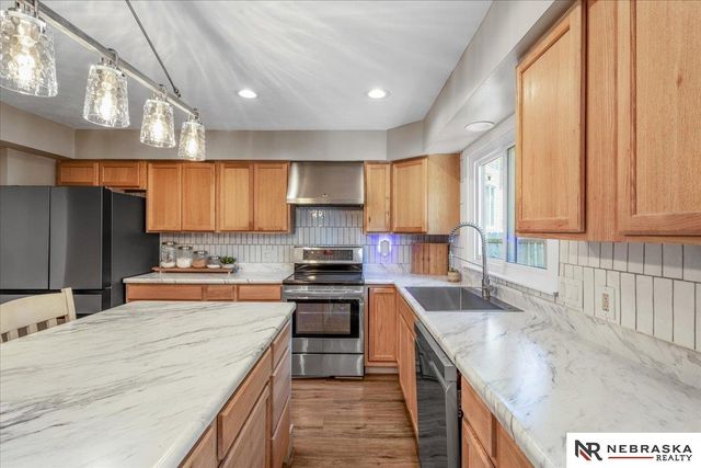 10605 Madison Street, Omaha, NE 68127