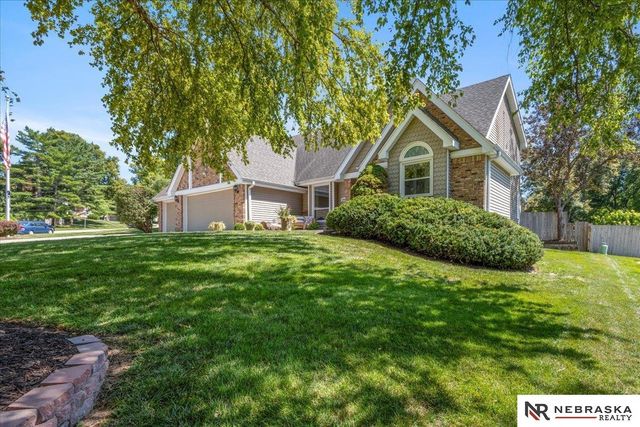 10605 Madison Street, Omaha, NE 68127