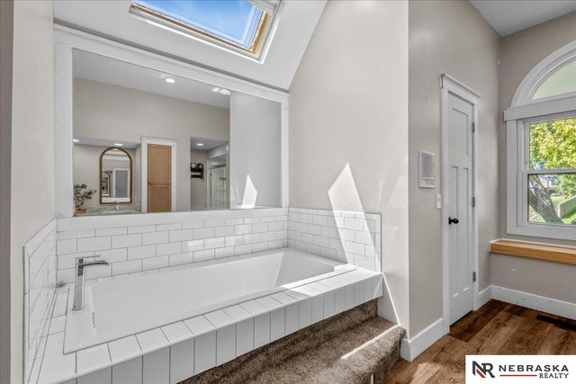 10605 Madison Street, Omaha, NE 68127