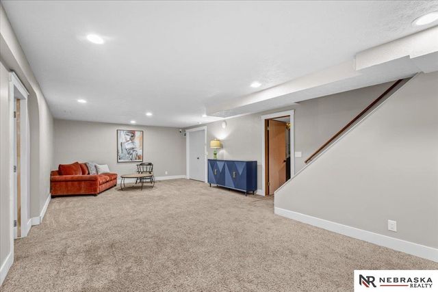 10605 Madison Street, Omaha, NE 68127
