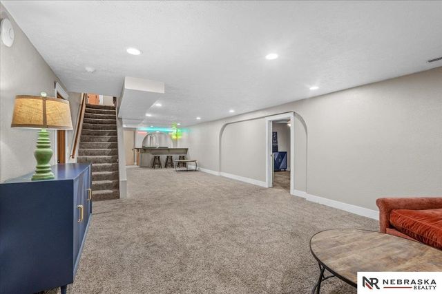 10605 Madison Street, Omaha, NE 68127