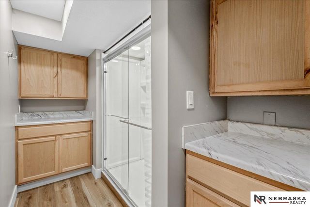 10605 Madison Street, Omaha, NE 68127