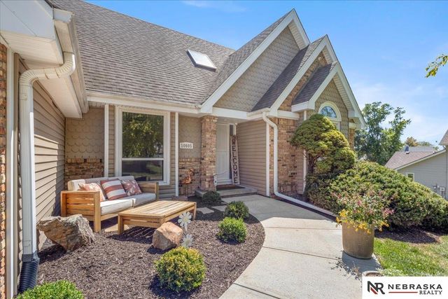 10605 Madison Street, Omaha, NE 68127