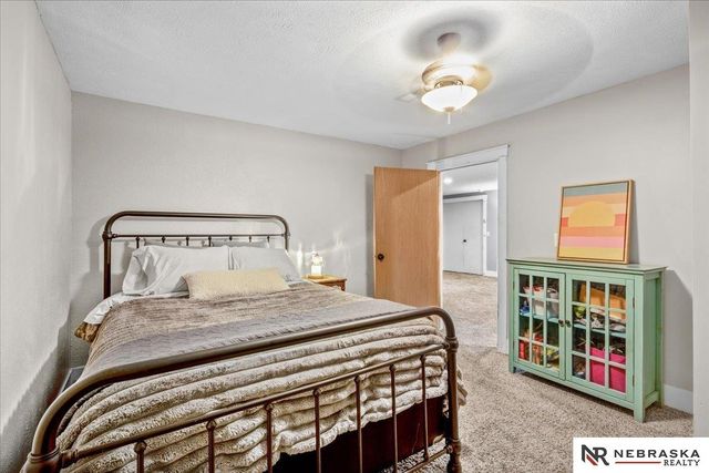 10605 Madison Street, Omaha, NE 68127