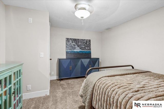 10605 Madison Street, Omaha, NE 68127