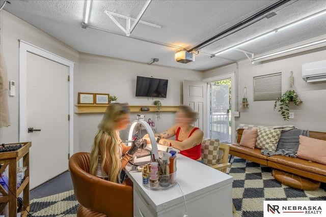 10605 Madison Street, Omaha, NE 68127