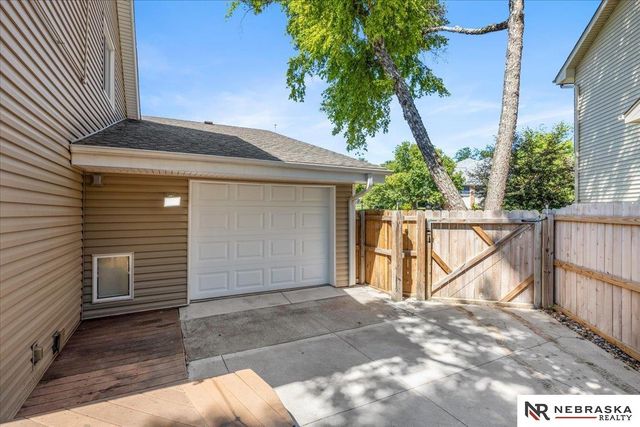 10605 Madison Street, Omaha, NE 68127