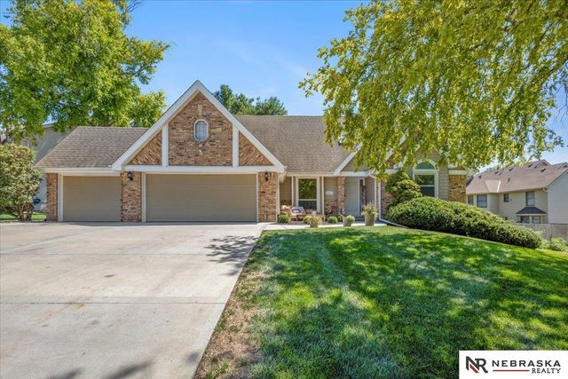 10605 Madison Street, Omaha, NE 68127