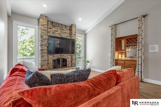 10605 Madison Street, Omaha, NE 68127