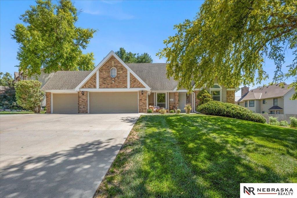 10605 Madison Street, Omaha, NE 68127