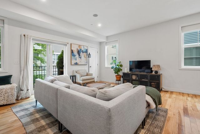 18-20 Granfield Avenue 18-3, Boston, MA 02131