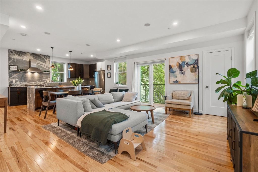 18-20 Granfield Avenue 18-3, Boston, MA 02131