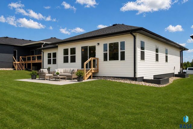 612 E Lakeview Dr Drive, Brandon, SD 57005