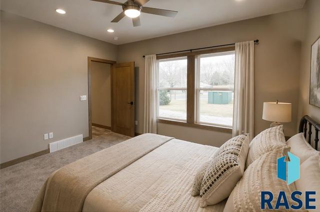 612 E Lakeview Dr Drive, Brandon, SD 57005