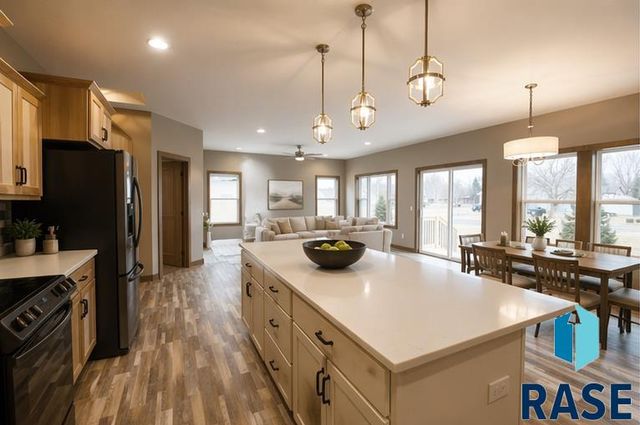 612 E Lakeview Dr Drive, Brandon, SD 57005