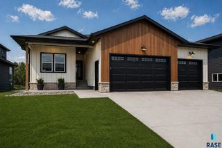 612 E Lakeview Dr Drive, Brandon, SD 57005