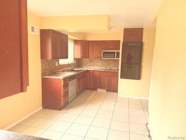 25544 Filmore, Southfield, MI 48075