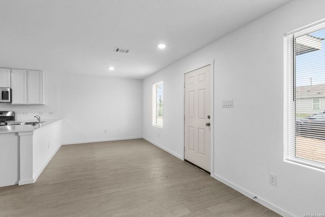 12903 Kathleen St, St Hedwig, TX 78152