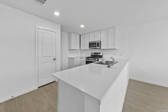 12903 Kathleen St, St Hedwig, TX 78152