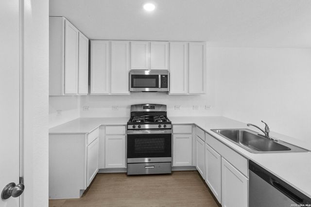 12903 Kathleen St, St Hedwig, TX 78152