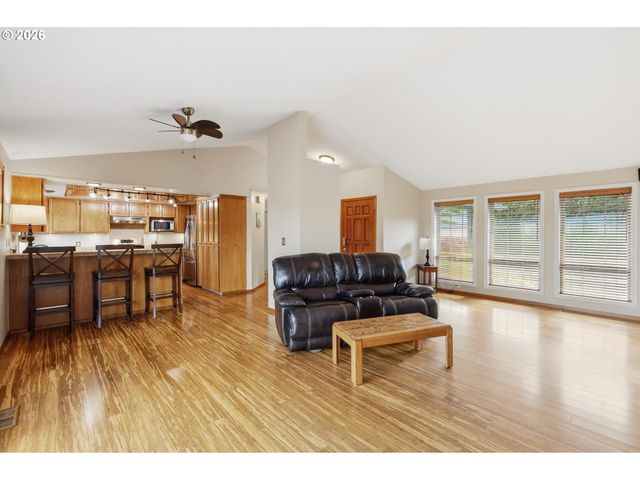 361 72ND Pl, Springfield, OR 97478