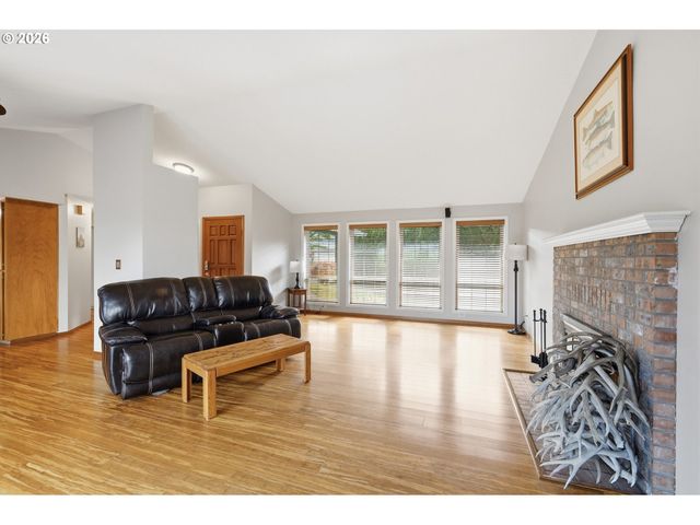 361 72ND Pl, Springfield, OR 97478