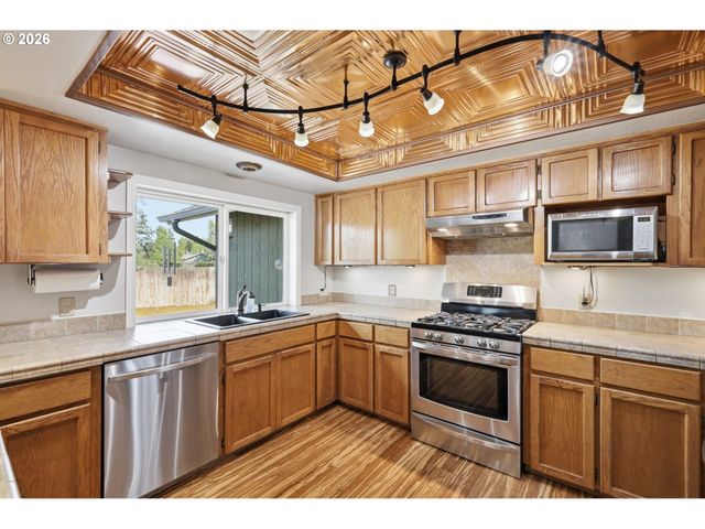 361 72ND Pl, Springfield, OR 97478