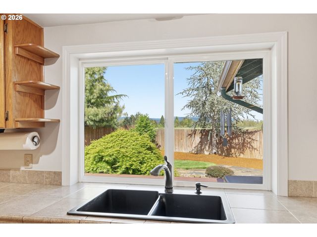 361 72ND Pl, Springfield, OR 97478