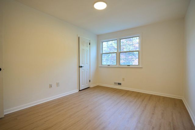 34 HILLSIDE RD, Stratford, NJ 08084