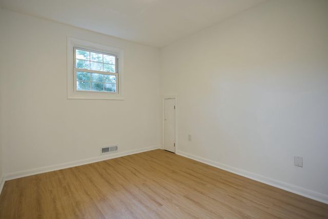 34 HILLSIDE RD, Stratford, NJ 08084