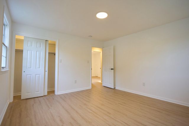 34 HILLSIDE RD, Stratford, NJ 08084