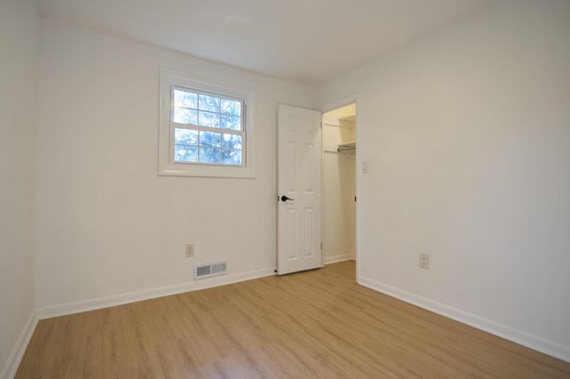 34 HILLSIDE RD, Stratford, NJ 08084