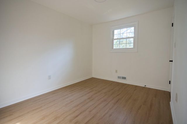 34 HILLSIDE RD, Stratford, NJ 08084