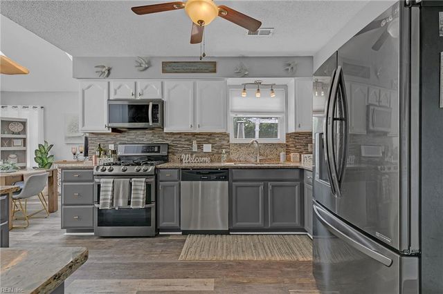 6617 Quail Hollow DR, Hayes, VA 23072