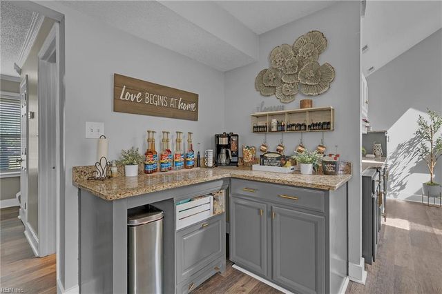6617 Quail Hollow DR, Hayes, VA 23072