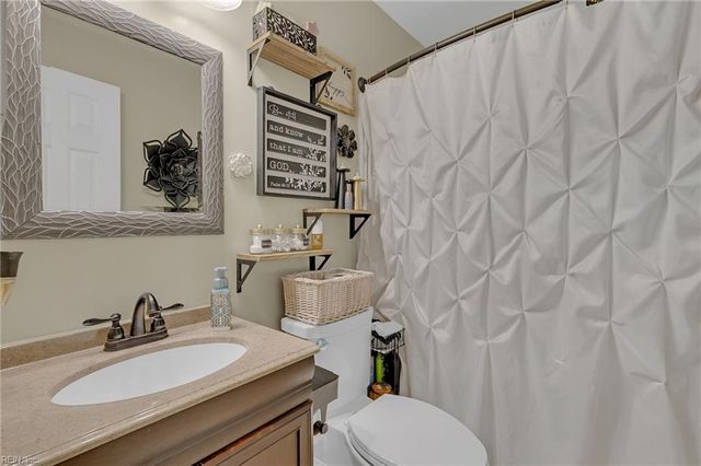 6617 Quail Hollow DR, Hayes, VA 23072