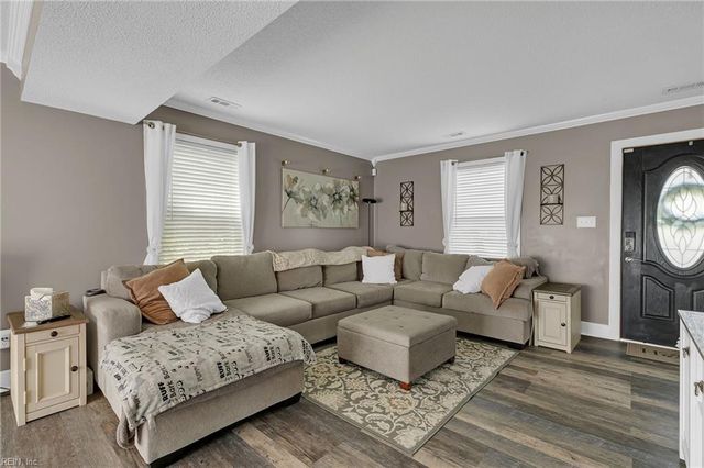 6617 Quail Hollow DR, Hayes, VA 23072