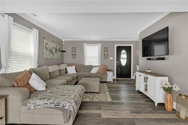 6617 Quail Hollow DR, Hayes, VA 23072