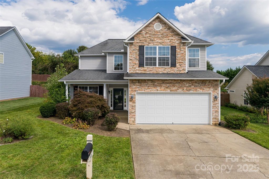 163 Yadkin Road, Fletcher, NC 28732
