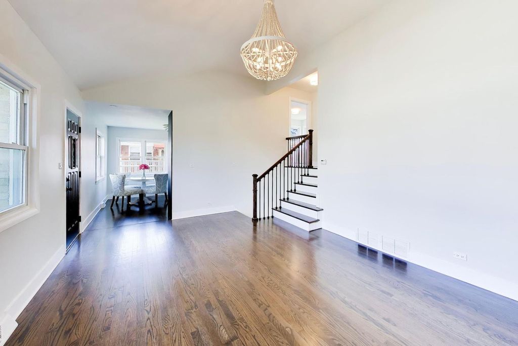 Image 18 of property listing at 9011 N Grace Avenue, Niles, IL 60714