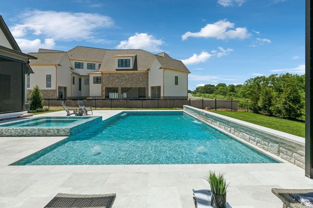 8104 Turning Point Dr, Brentwood, TN 37027