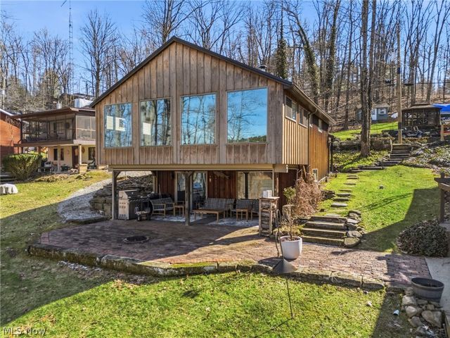 3133 Rockwood Drive SW, Carrollton, OH 44615