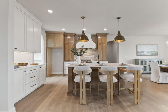 212 WALTON HEATH DR, Columbia, MO 65201