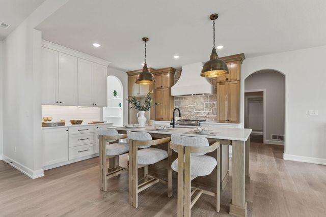 212 WALTON HEATH DR, Columbia, MO 65201