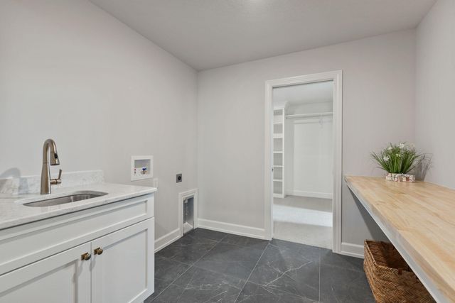 212 WALTON HEATH DR, Columbia, MO 65201