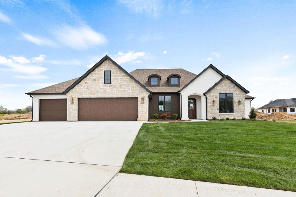 212 WALTON HEATH DR, Columbia, MO 65201